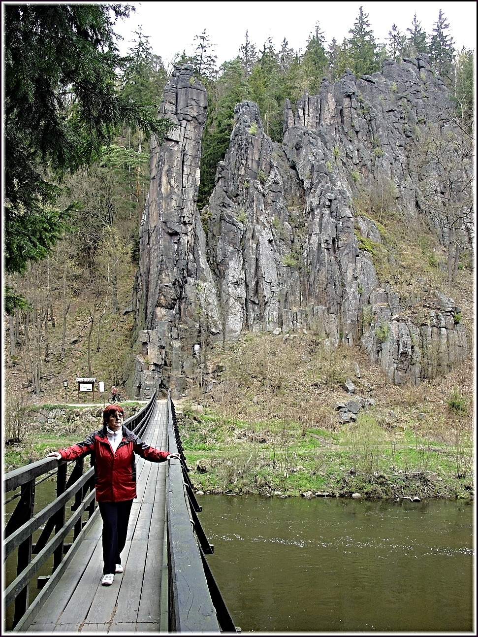 Most přes Ohře u Svatošských skal