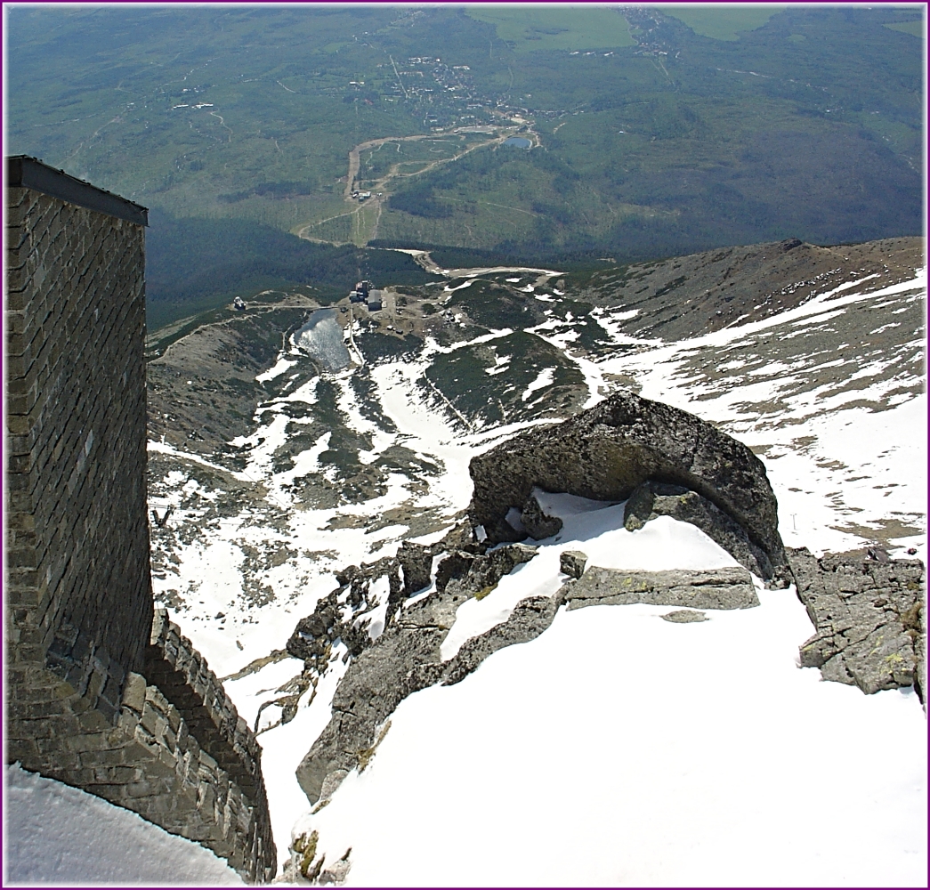 Pohled na Skalnaté pleso a Tatran.Lomnici